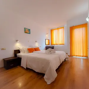 https://sunny-holiday-aparthotel.sunnybeach-hotels.org