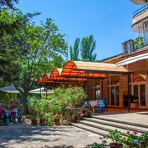 https://adis-holiday-inn-hotel.goldensandshotels.net